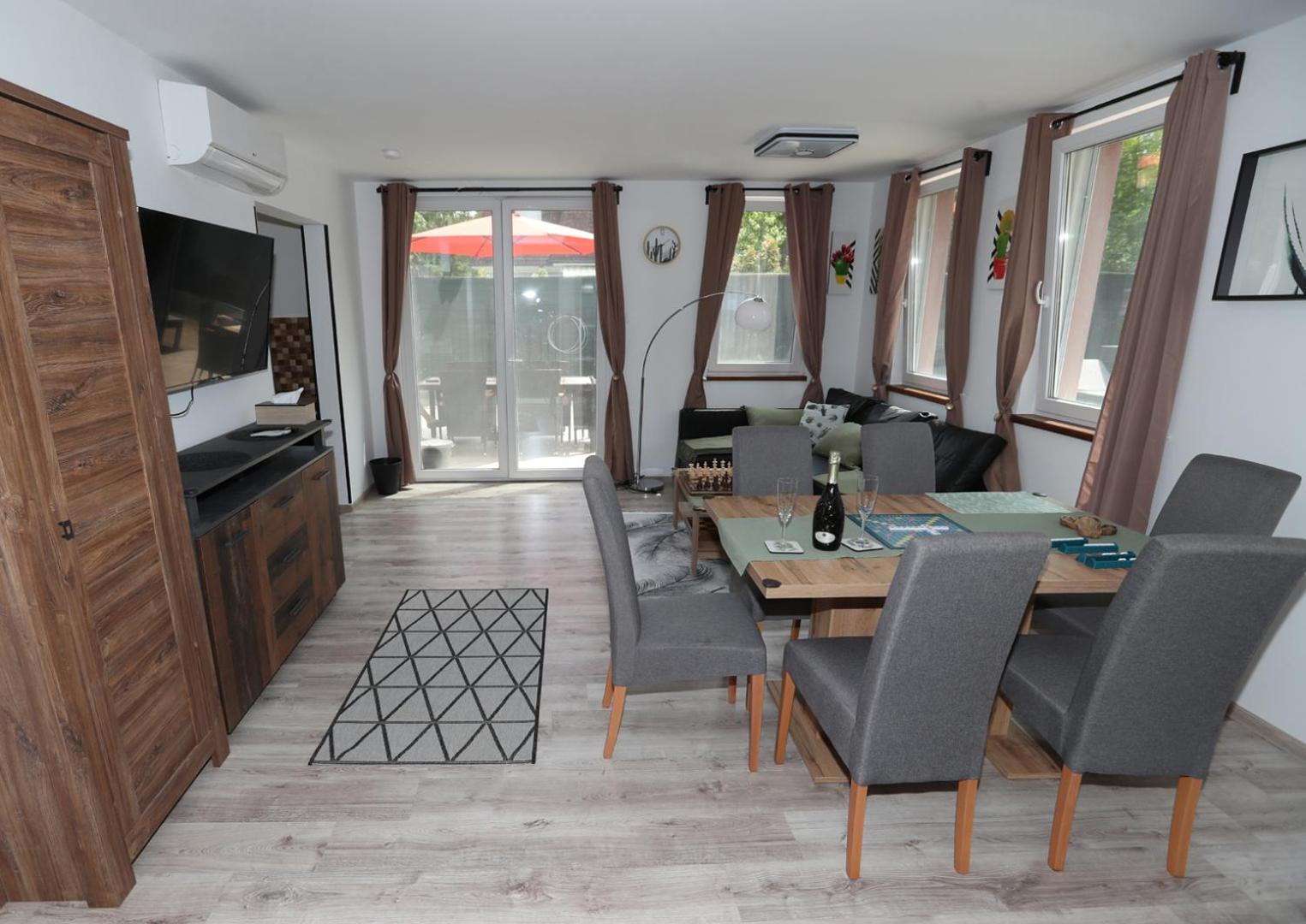 Four Flowers Apartman Siofok Ngoại thất bức ảnh