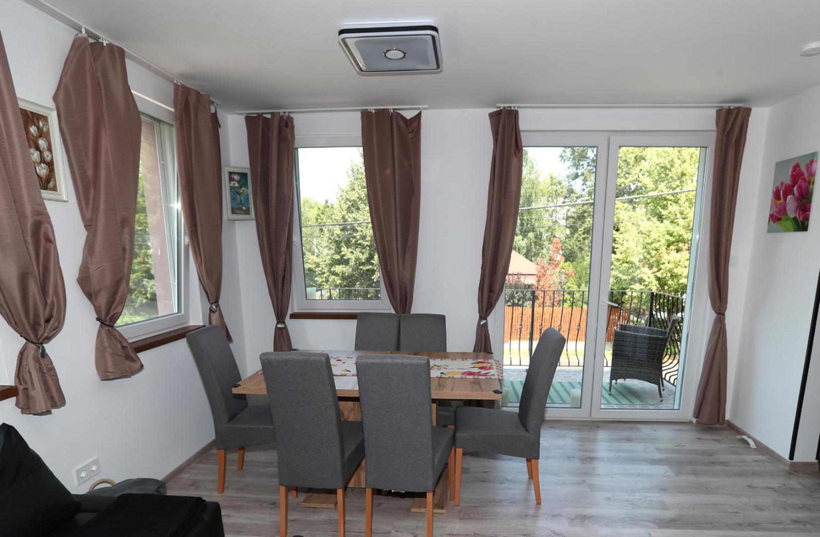 Four Flowers Apartman Siofok Ngoại thất bức ảnh